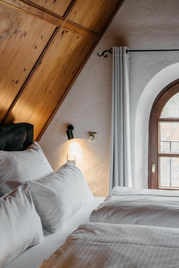 Hotel Riesengebirge Neuhof an der Zenn エクステリア 写真