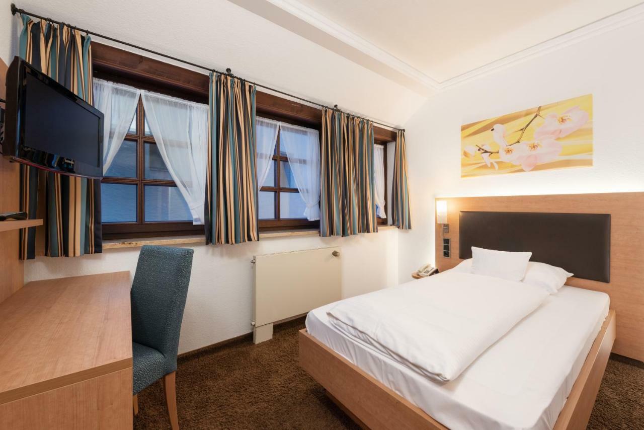 Hotel Riesengebirge Neuhof an der Zenn エクステリア 写真